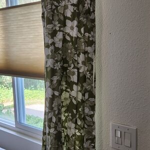 Billabong Green and White floral dress like new condition worn 2x.